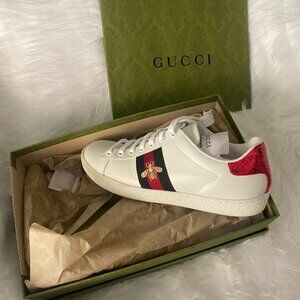 Gucci Women's White sneakers with classic red/green Gucci design.